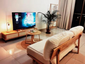 026 Palazio Apartment Muji House Mount Austin Wifi Netflix